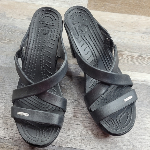 Crocs Women's 9 Black Cyprus IV heels sandals - Picture 2 of 8